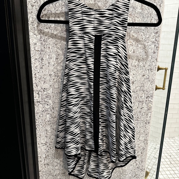 Elizabeth and James Silk Blouse Size Small - Picture 4 of 8